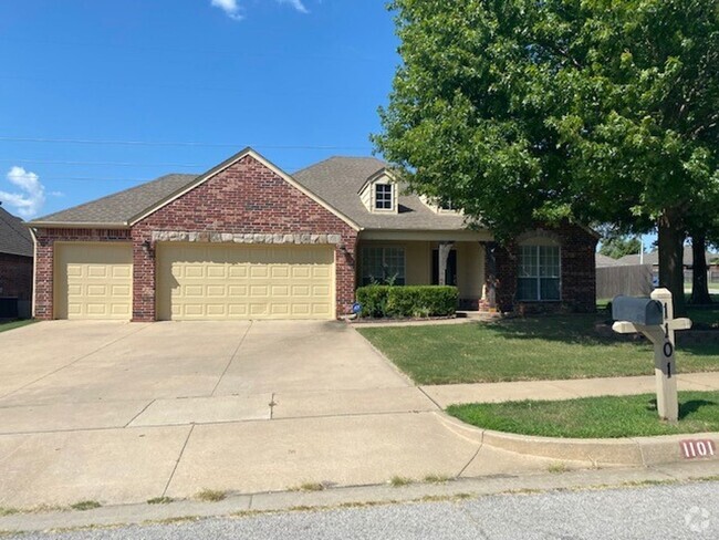 Building Photo - 3 Bed, 2 Bath + Office | Jenks, OK | $2200... Rental