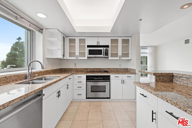 Photo - 13700 Marina Pointe Dr Unidad 517