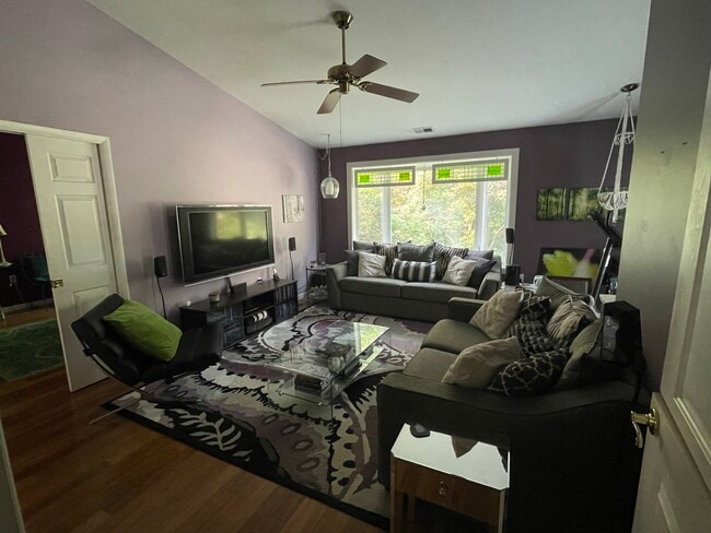 Espacio habitable (12'x16') - 10025 Century Dr