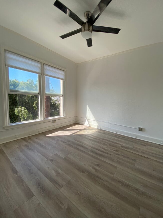 Building Photo - 4015 Melrose Ave Rental