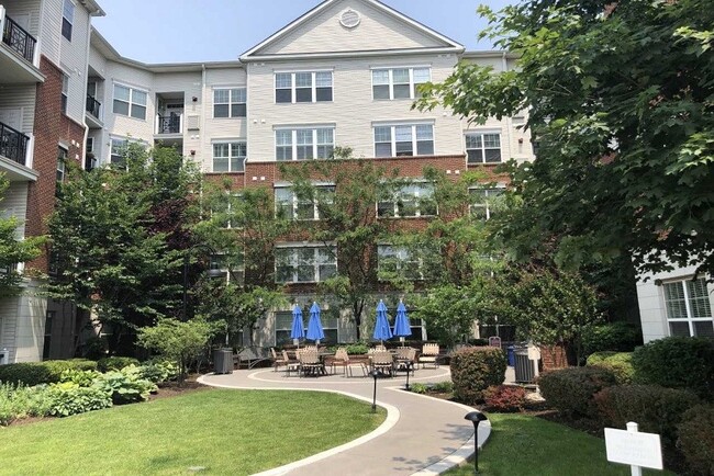 Photo - 300 W Elm St Unit 2319