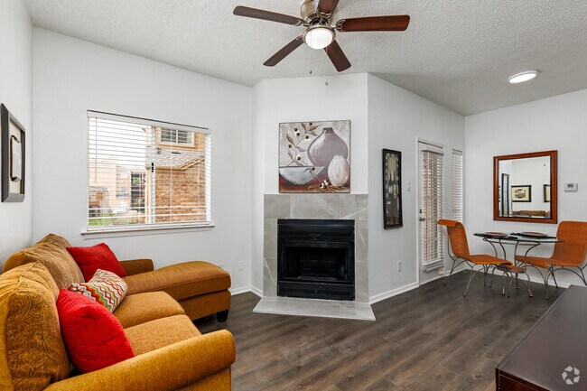 2BR, 2BA - 810SF | B1