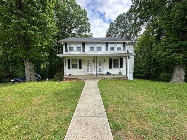 Building Photo - Basement apartment close to 29 inbetween Rustburg and Evington