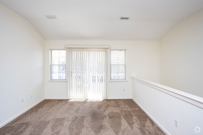 2BR, 1.5BA - 940SF