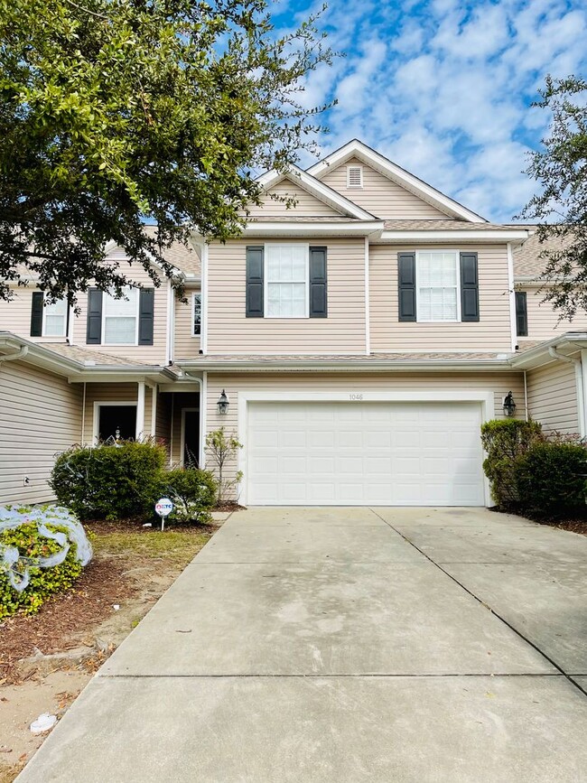 Building Photo - Spacious Townhome in Fairways at Wild Wing!