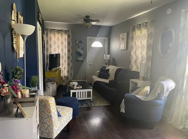 Photo - 625 Milwaukee Ave NW