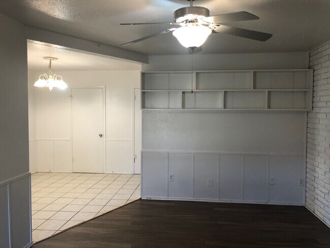 Photo - 2906 Lourdes St