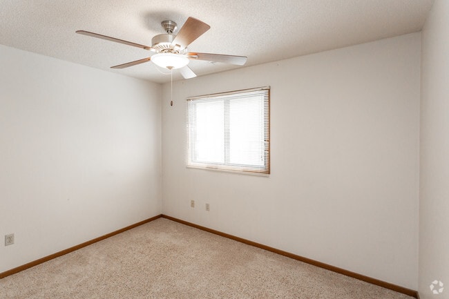 3BR, 1BA - 850 SF - Bedroom - Campus West