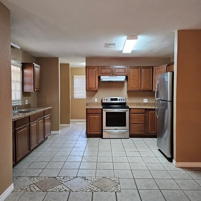 Photo - 801 W Golf Course Rd