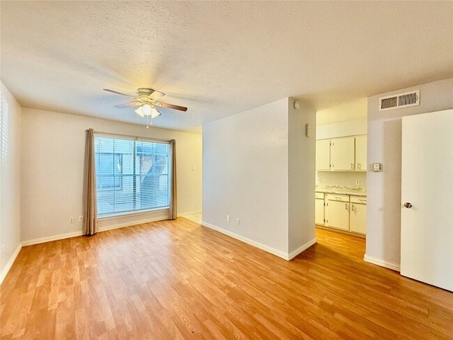 Photo - 4314 Travis St Unit 102