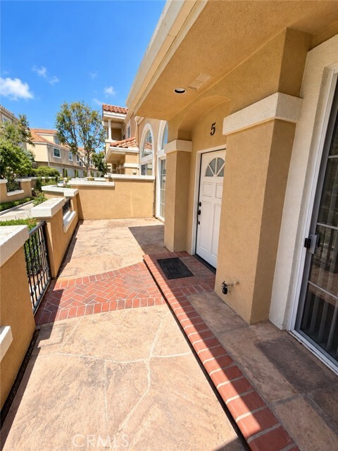 5 Opera Ln