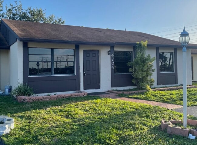 Photo - 4704 SW 136th Pl