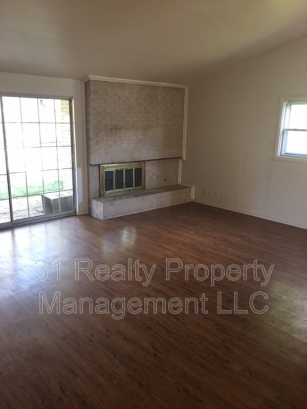 Photo - 2413 Sussex Dr