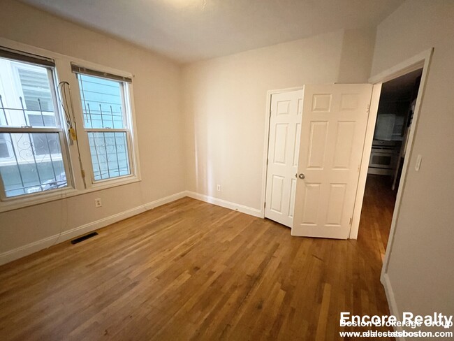 Photo - 733 Parker St Unidad 1