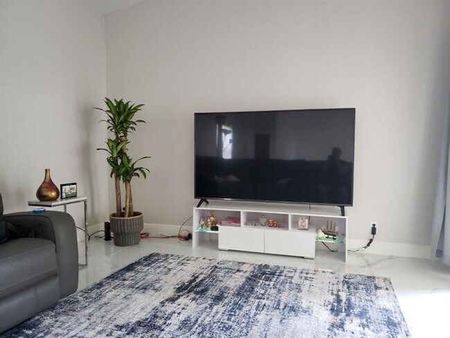 Photo - 6663 Stratford Dr