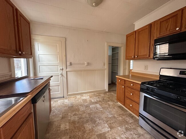 Building Photo - 25 Durham St Unit 2 Rental