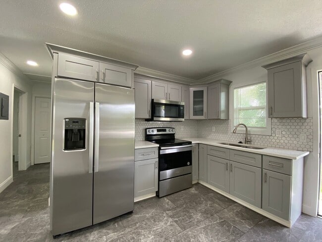 Building Photo - Kissimmee Two Bedroom One Bath Duplex Grea... Rental