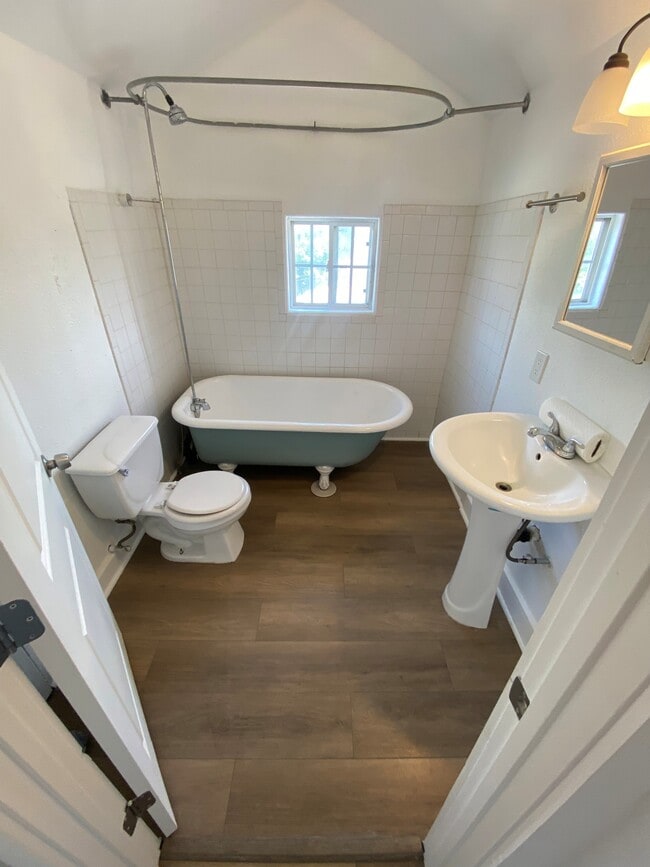 Baño - 508 5th St SW Unidad C