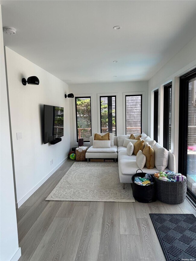 35 Huron St