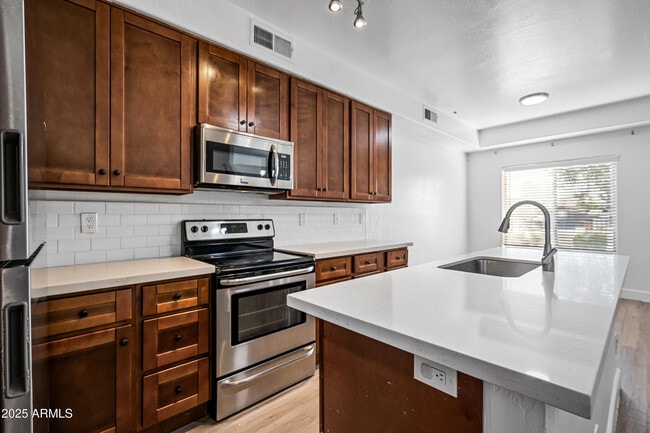 Building Photo - 4608 W Maryland Ave Unit 1154