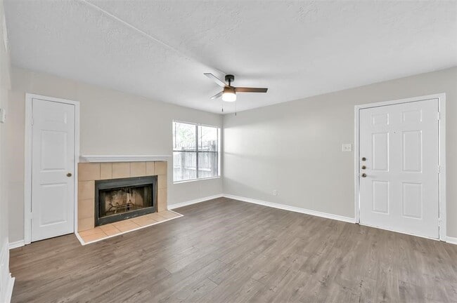 Photo - 900 Holly Dr