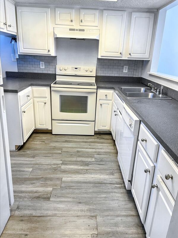 Photo - 27 Sycamore Ct