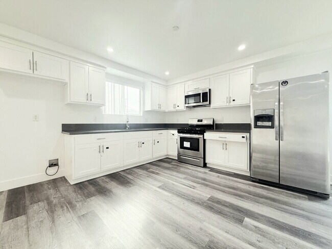 Photo - 2853 Cincinnati St