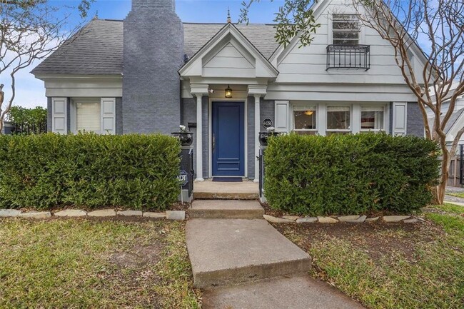 Charming Tudor Home in Arlington Heights - Charming Tudor Home in Arlington Heights