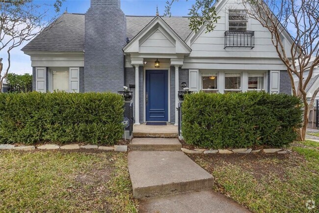 Building Photo - Charming Tudor Home in Arlington Heights