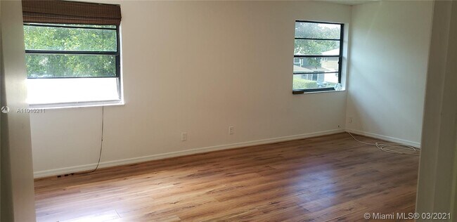 Photo - 6180 Pine Tree Ln