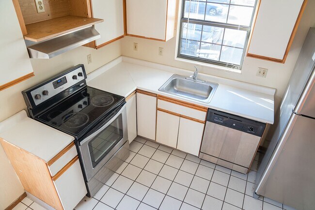 Photo - (45) 99-103 Chittenden Avenue Unit 103