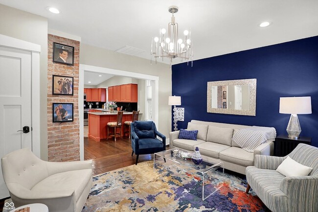 Photo - 140 N Main St