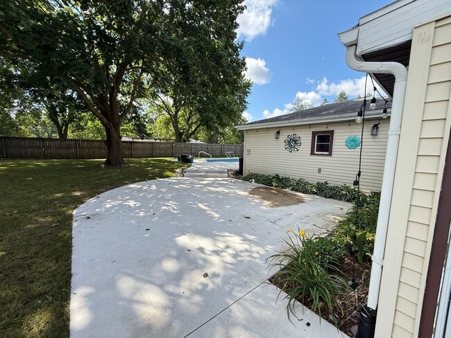 3405 Elkton Dr