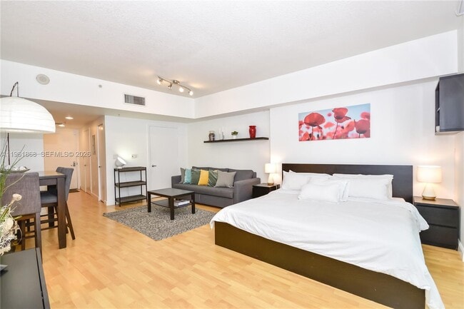 Photo - 1750 N Bayshore Dr Unidad 1211