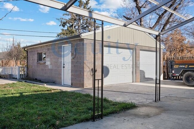 Photo - 840 W Montague Ave