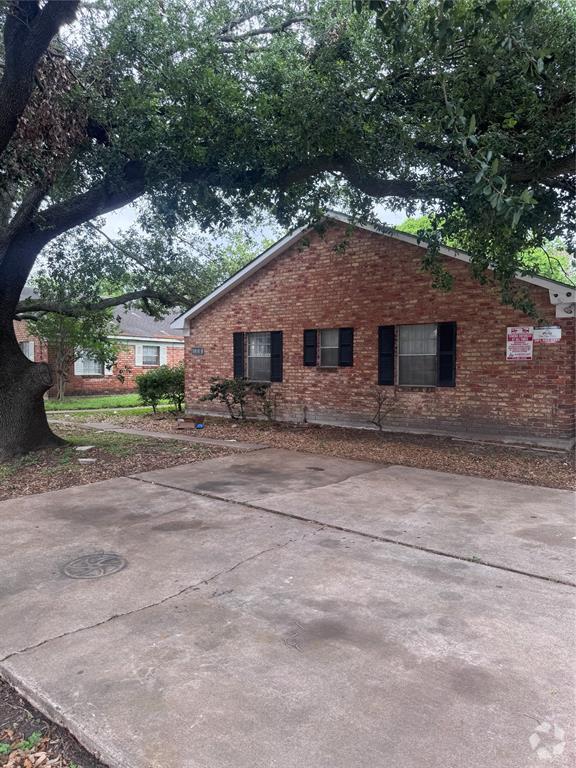 Building Photo - 5810 Clarewood Dr Unit A Rental