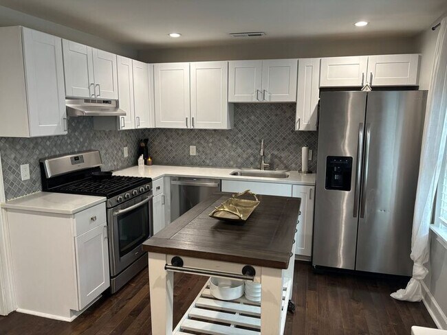 Photo - 1129 Brody Ave