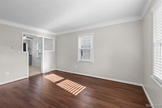 Photo - 24696 Wilmot Ave