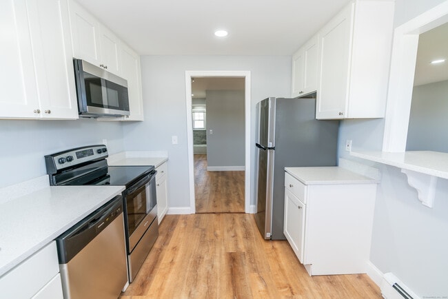 Photo - 695 Talcottville Rd