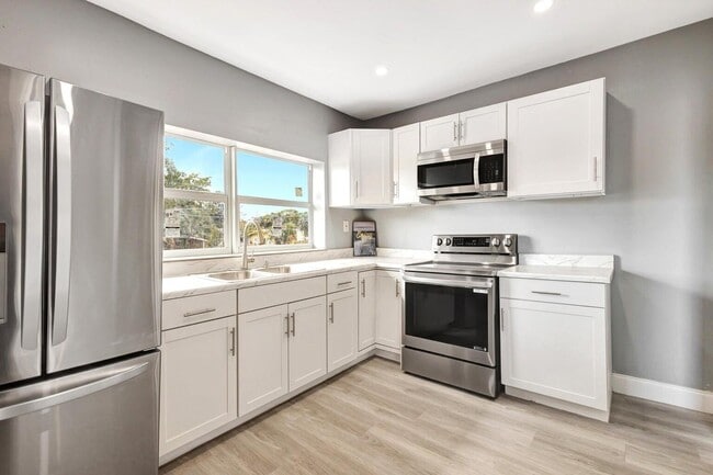 Photo - 3708 Roseland Dr Apartment