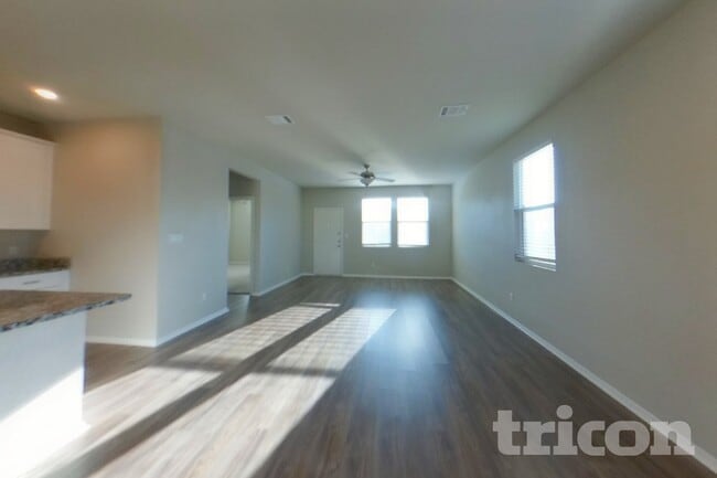 5221 Saddle Clb Dr