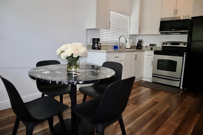 Photo - 564 NW 51st St Unidad C