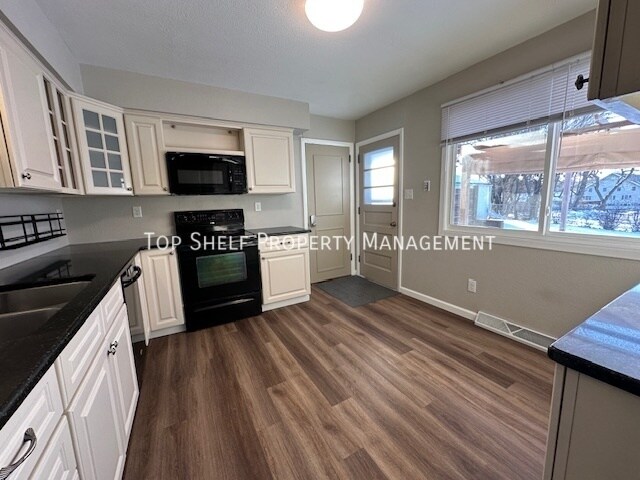 Photo - 4834 Seneca Ave