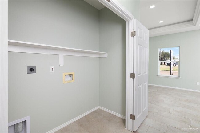 Photo - 14 E Mahl St Unidad 4