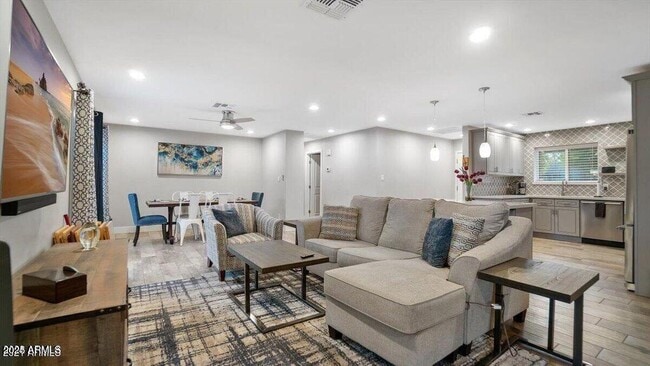 Photo - 1614 N Sunset Dr