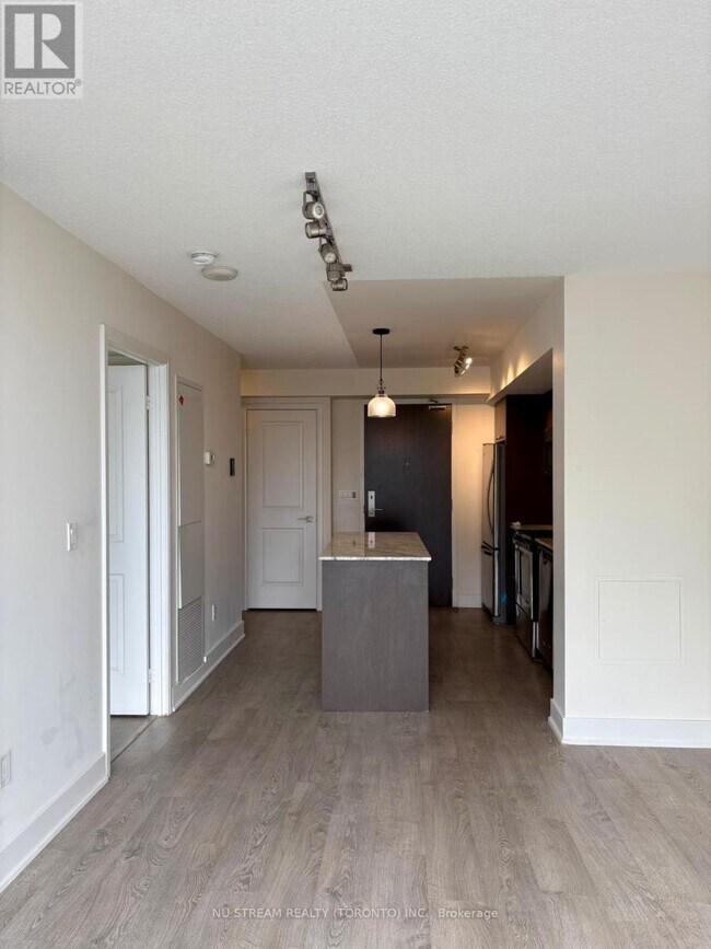 Photo - 88 Sheppard Ave E Unit 911