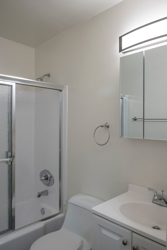 Photo - 833 W Foothill Blvd