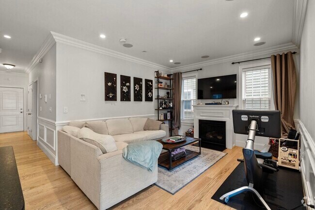 Building Photo - 192 W Sixth St Unit 1 Rental