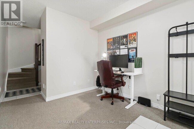 Photo - 1401 Plains Rd E