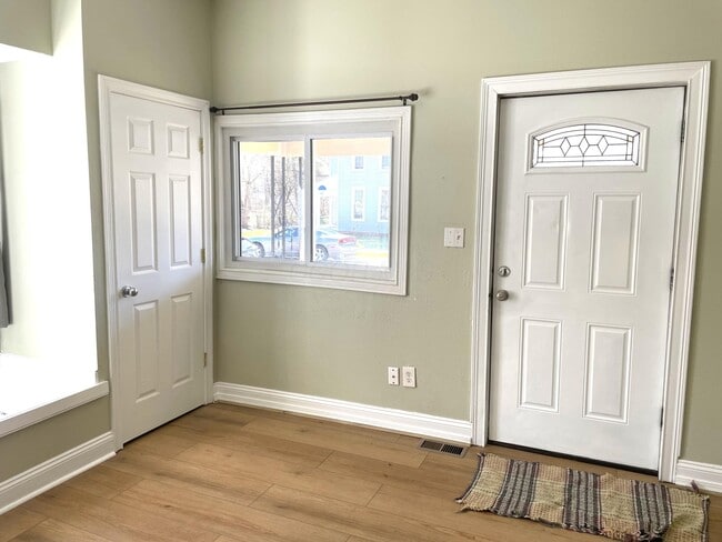 Photo - 264 W 8th St